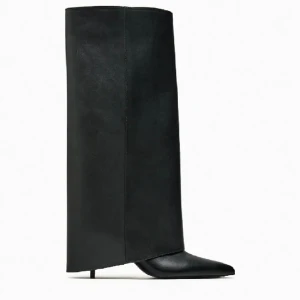 Zara boots - Höga stövlar / boots från zara. Väldigt populära och slutsålda på hemsidan! Köpa på plick, men de är oanvända och jag säljer vidare då de tyvärr inte passar mig. Nypris 859kr