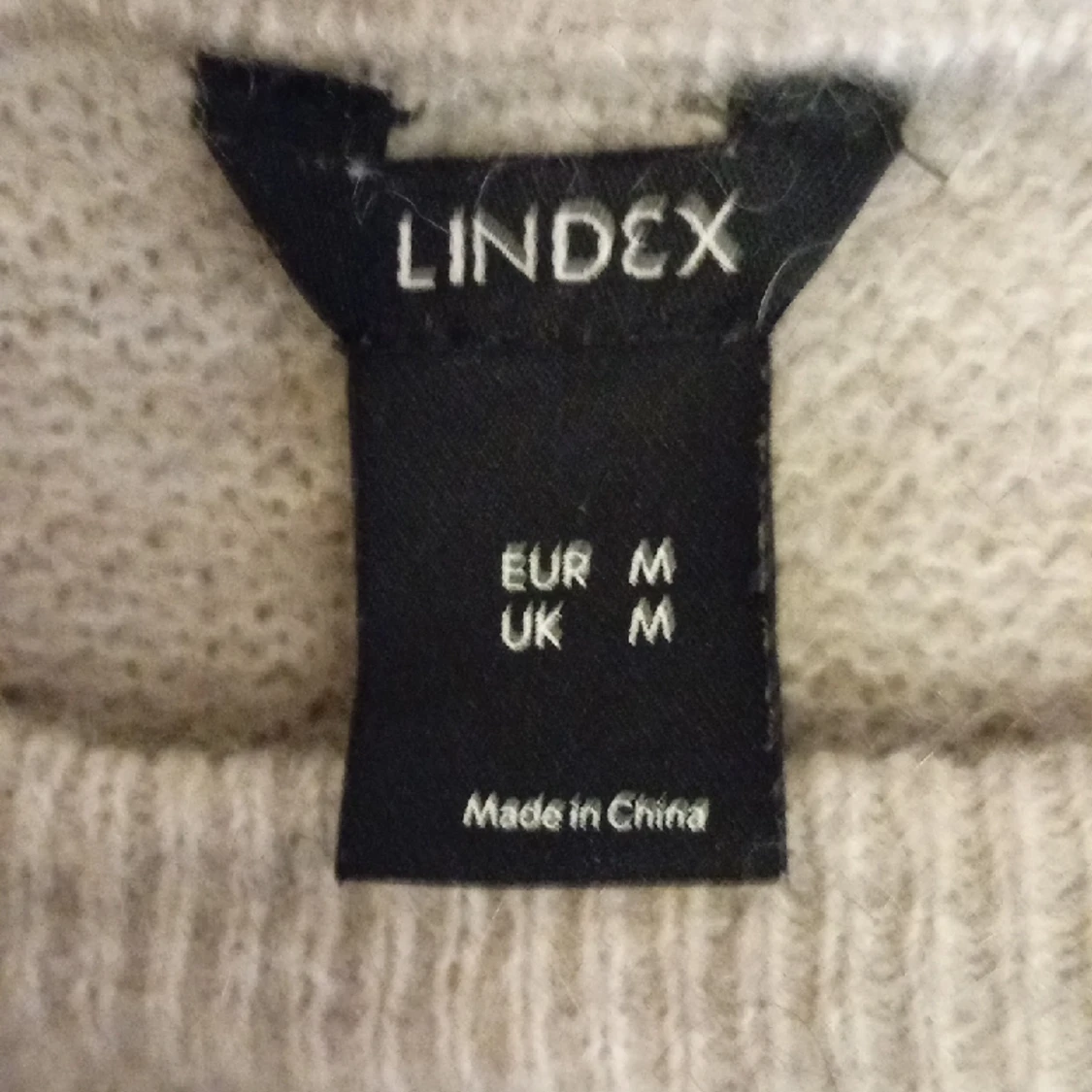 Säljer denna stickade tröja som är för stor😊  - 90