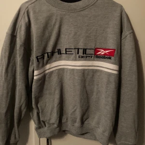 vintage reebok tröja - Storlek M, grå färg, inga skador