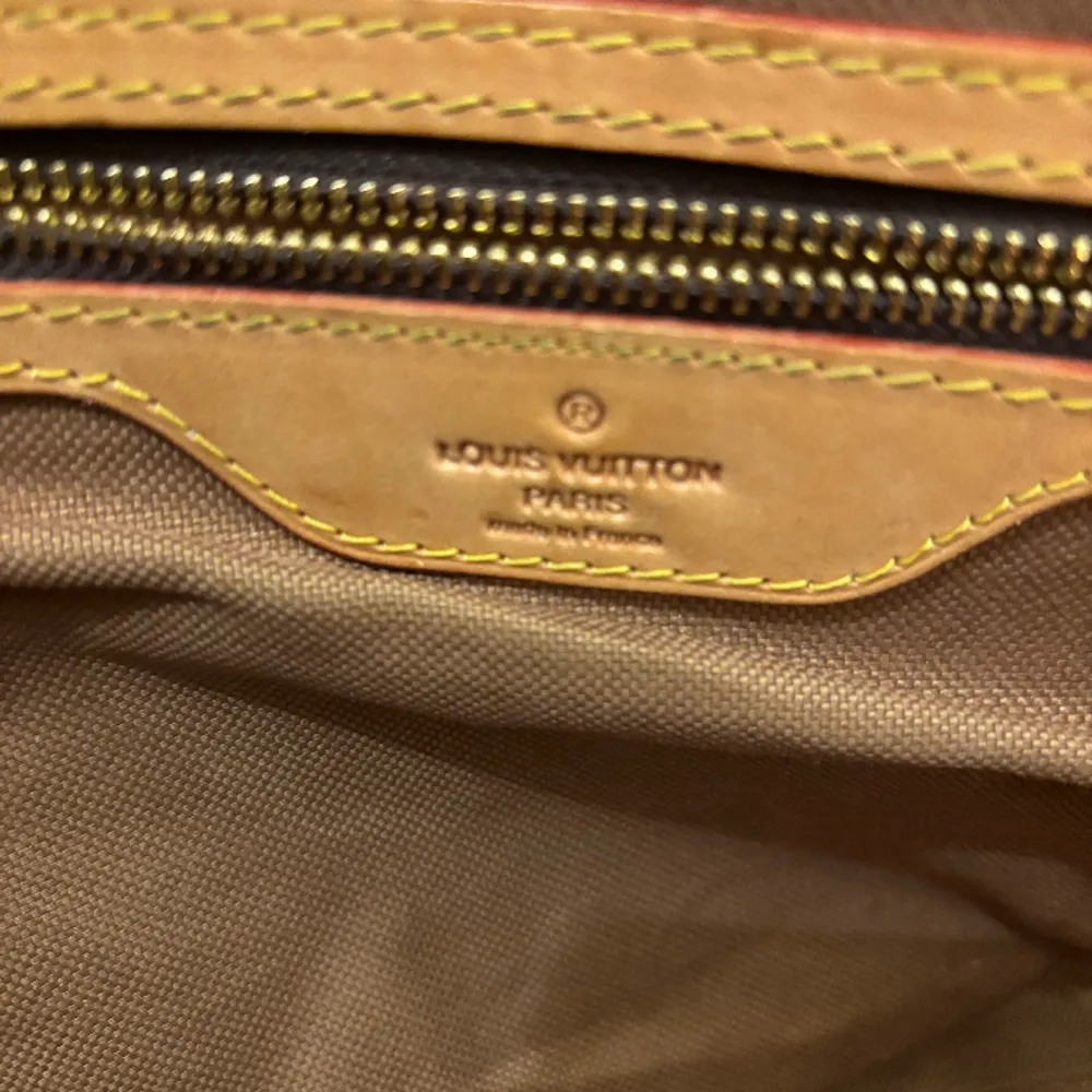 Louis Vuitton datorväska . Väskor.