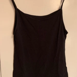 Basic linne från Cubus - Använd fåtal gånger, i fint skick. Storlek S, normal i storleken  