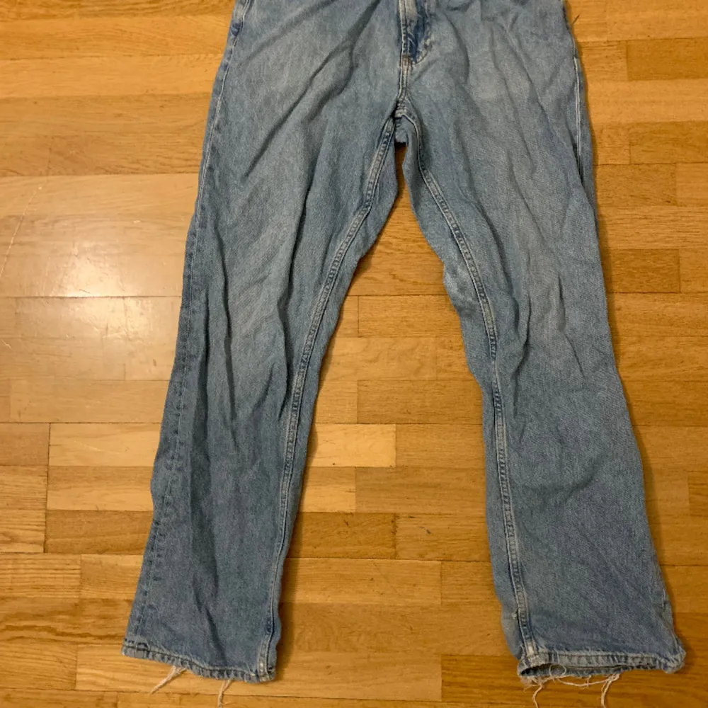 Jeans från carlings  nypris 799 kr, inte använt dem på två år så säljer dem för så billigt pris jeansen passar både dem som har 30 och 32 i längd. Jeans & Byxor.