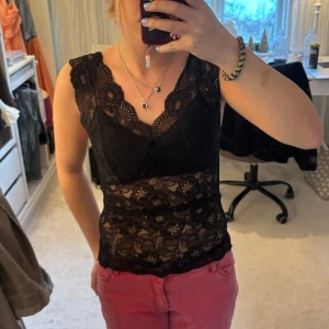 Spetstopp - Super snygg spetstopp med inbyggd bh