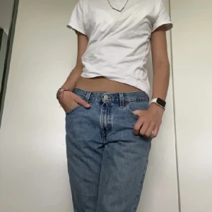 Levi’s jeans - Säljer dessa jeans då de kommer inte till användning ❤️ (första bilden är lånad från förra ägaren) tryck gärna på köp nu! ❤️❣️