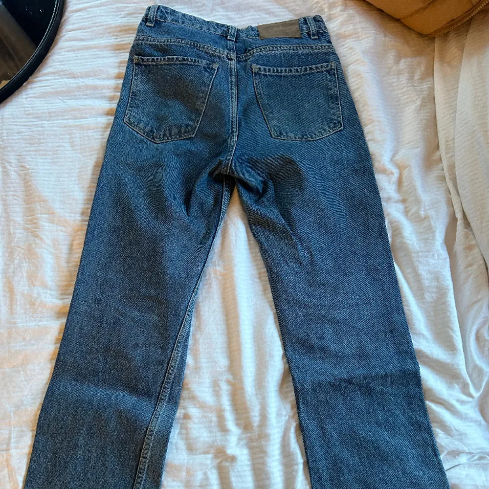 Säljer ett par riktigt snygga Just junkies jeans i färgen blå. De är inte så använda och är altså i bra skick.  Skick 8/10 Storlek 28/32 Nypris 899 Mitt pris 200. Jeans & Byxor.