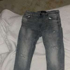 För snygga jeans, glömt bort vart dom är ifrån, men minns att priset låg mellan 500 till 600