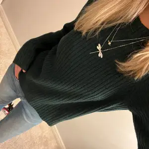 Fin mörkgrön stickad tröja från hm!!💗