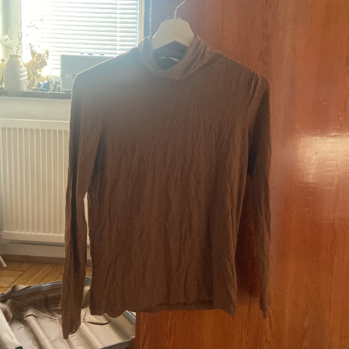 Brun polotröja 