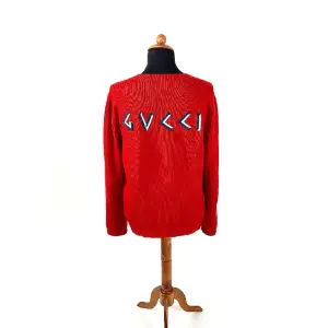 Gucci Donald The Duck Sweater Skick:9/10 Storlek: M Färg: Röd