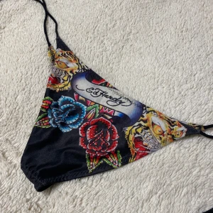 Ed Hardy  - Säljer denna jättefina ed Hardy underdel som endast är provad, den är i storlek xl men skulle säga att den är S-M alltså väldigt liten i storleken!🥰