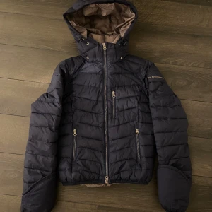 Uhip- Nordic Jacket Mood Indigo - Jacka från uhip,  Jättefin jacka i strl 34/S,  Använd till och från under vintern förra året. 