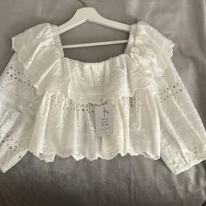 By malina topp - Topp från by malina 💞nypris ca 2000kr säljer för 500kr, bra skick💞 storlek S