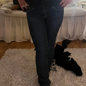 Jeans -  Låg midjade Raka jeans.