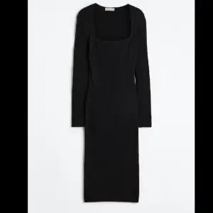 Ribbstickad klänning från H&M ny med lapparna kvar! Storlek XS