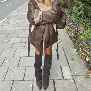 Twist tango Bonn boots  - Bonn boots från twist & tango. Nypris 3499. Storlek 36, passar även mig med 37. Färg espresso! 😊