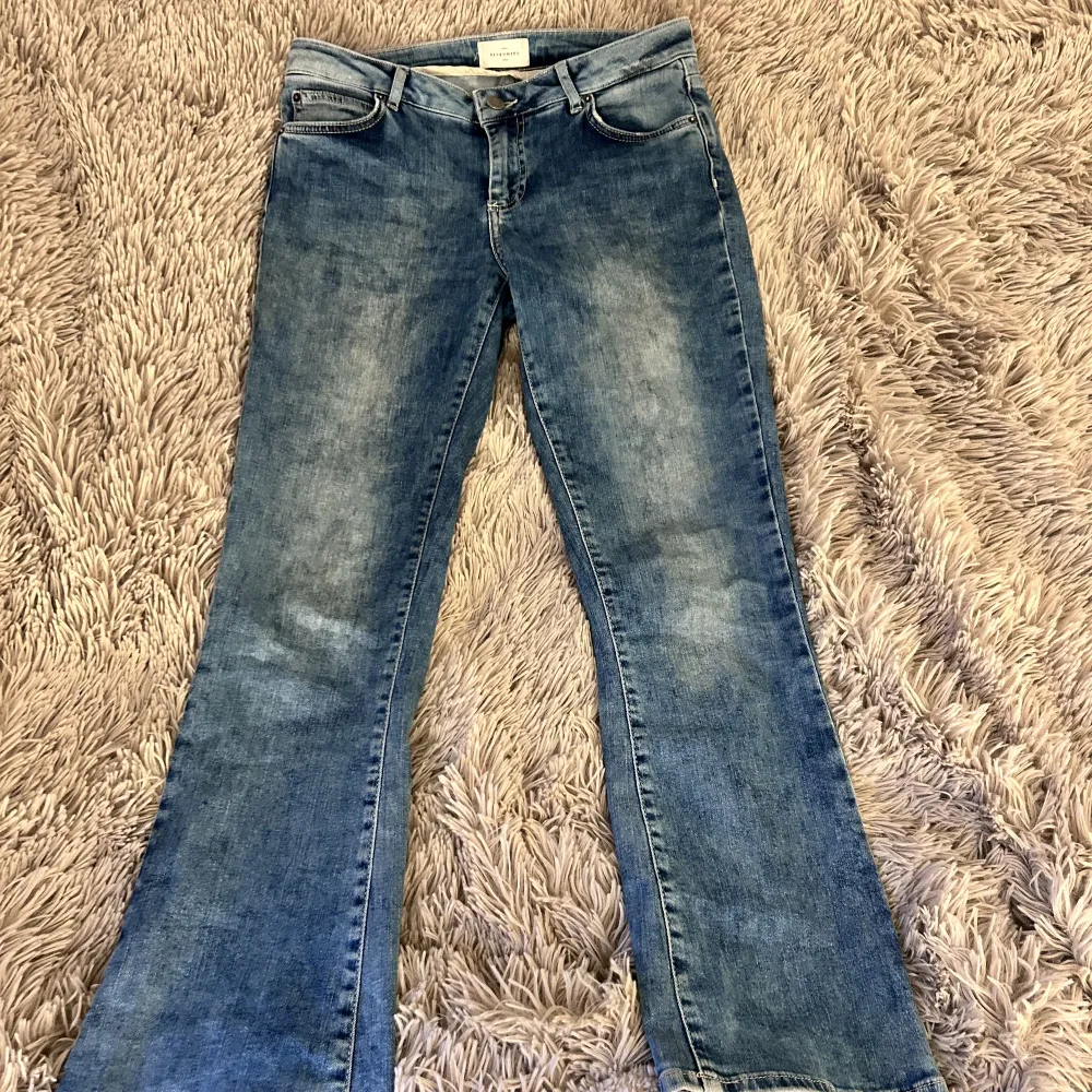 Säljer dessa fina jeans då dom inte passar mej!💖. Jeans & Byxor.