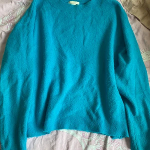 Ljusblå kofta - Bra skick lite nopprig ljusblå kofta