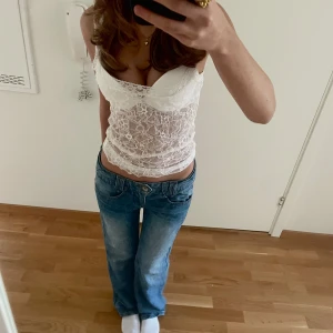 Lågmidjade jeans - Jättesnygga ljusblåa jeans som är lågmidjade och bootcut😍😍😍 de är vintage och har as snygga fickor!! 