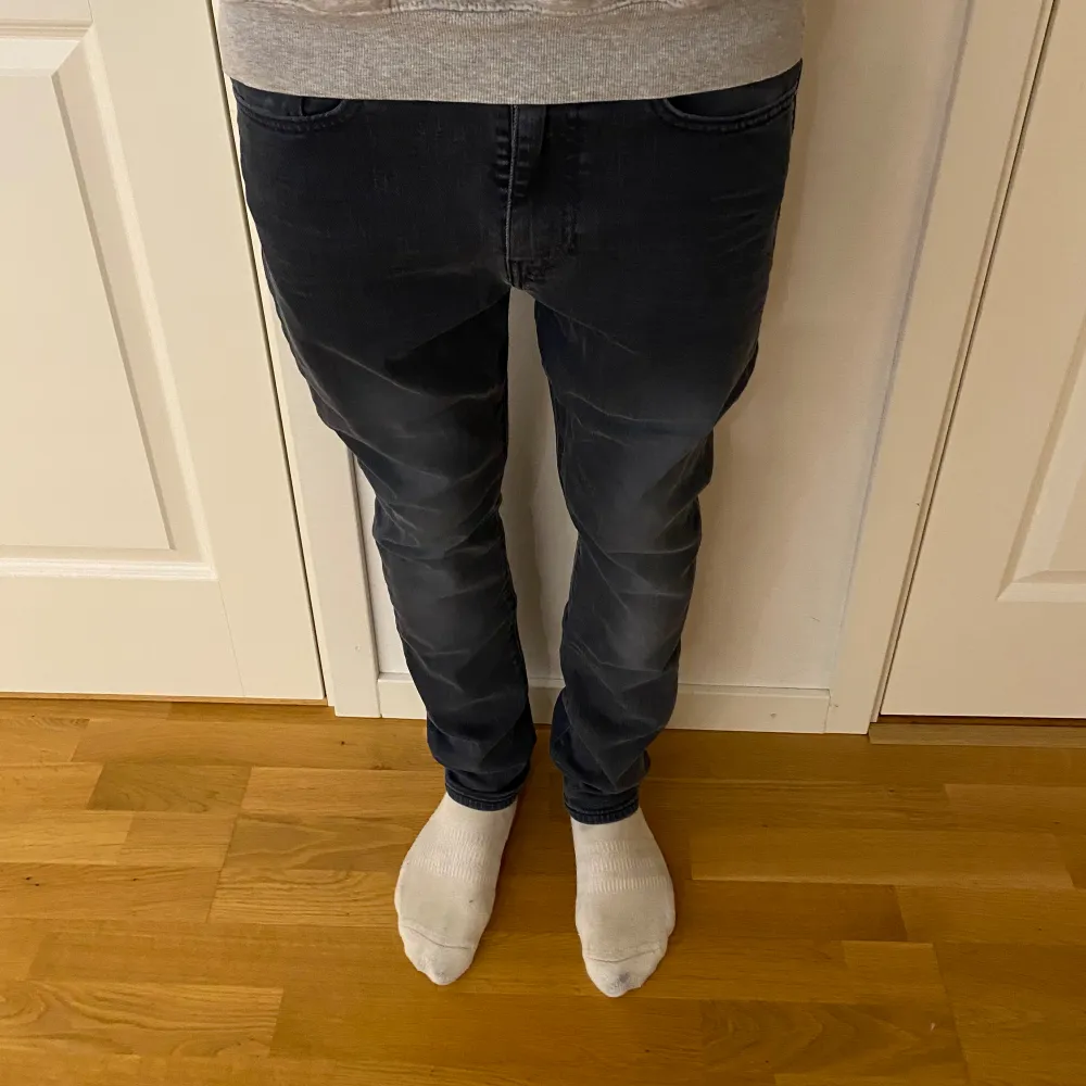 Ett par otroligt feta Levis jeans i modellen 522. Storlek 30. 8/10 skick. Pris går att diskutera.. Jeans & Byxor.