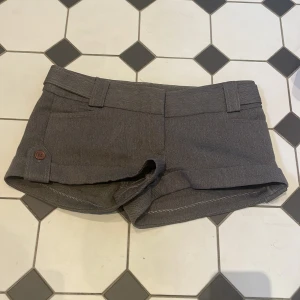 Lågmidjade shorts - Lågmidjade shorts i fint skick