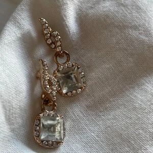 Jättevackra örhängen - Jättevackra örhängen perfekta till en bal eller bara lite poppande örhängen i vardagen. Skriv för mer info eller fler bilder💋