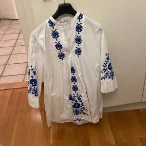 Söt klänning från Zara, aldrig använd🫶🏼 - Mycket bra skick, storlek S