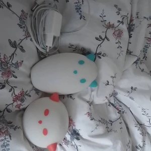 Lampor  - Säljer lampor som var populära förr från Ikea. Dem sälja ej längre. Laddare kommer med och allt är i jätte bra skick. Säljer för 120kr + frakt! 