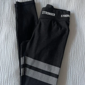Stronger tights - Storlek XS Nypris 799kr Använda fåtal gånger, mycket fint skick! 