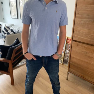 Ralph Lauren Piké  - Tja! Nu säljer vi denna feta Ralph Lauren Piké, skicket är mycket bra. Skriv gärna vid fler frågor eller funderingar!