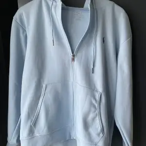 Säljer denna Polo zip up tröjan då den ej passade, endast prövad en gång, pris kan diskuteras 