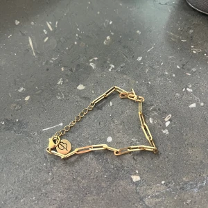 Armband ifrån edblad - Säljer detta eleganta armbandet ifrån Edblad. Superfint och enkelt att styla nypris 300  Mitt pris 170 