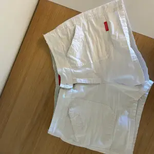 Vita shorts från Birabira, använt 2-3 gånger