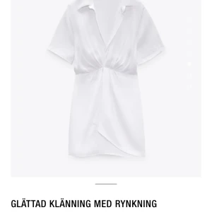 Zara klänning  - Super fin klänning från zara i satin liknande material. Säljer då den tyvärr har blivit lite för liten för mig. Fin skick men behövs strykas 