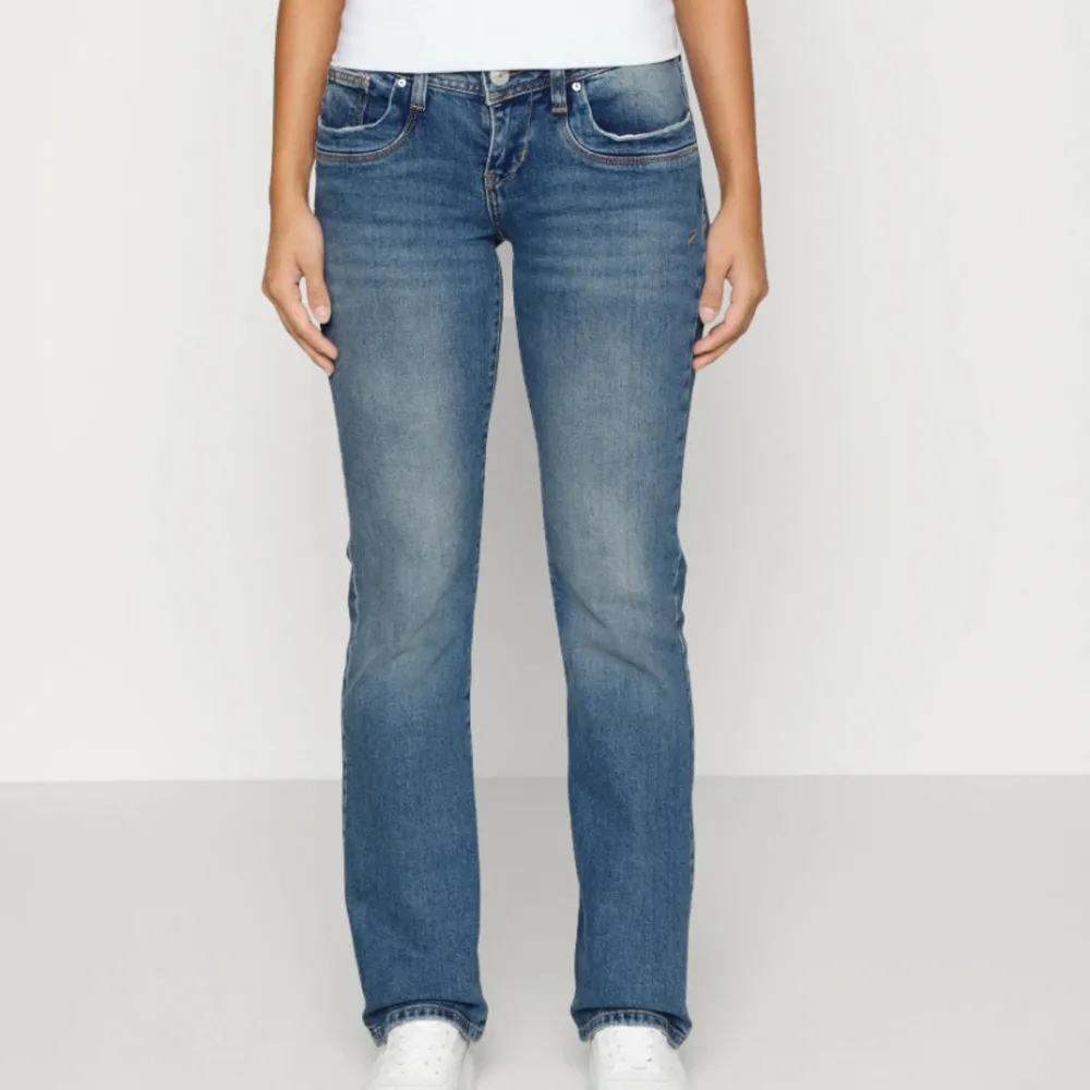 Hej! Jag säljer mina populära Ltb jeans. Skriv om ni har frågor ❤️. Jeans & Byxor.
