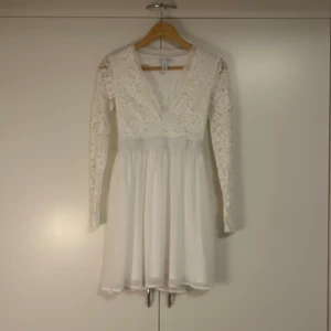 3 olika studentklänningar !  - OBS: samma pris för alla vilket är= 175kr per/st - alla är i fint skick och inte mycket använda ! 💗 