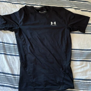 Under armour compression shirt  - Storlek M