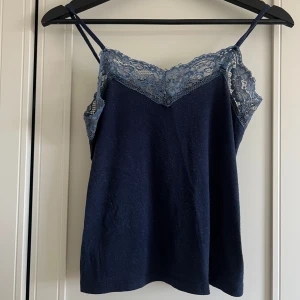 Spetslinne - Spetslinne från bikbok! Lite nopprig därav priset