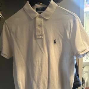 Ralph Lauren pike  - Säljer min killes Ralph lauren pike, i storlek M. Använd ett fåtal gånger. Som ny