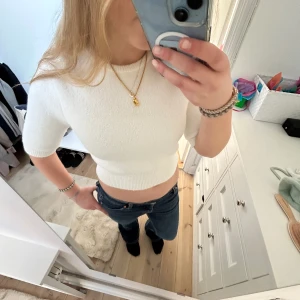 Stickad zara tröja - Fin stickad zara tröja❤️❤️ använd ett fåtal gånger men ser helt ny ut, kontakta för fler bilder❤️❤️🥰