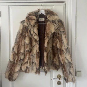 Pälsjacka  - Superfin 🤎