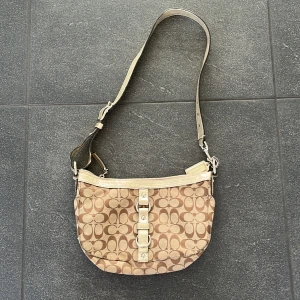 Coach väska  - En crossbody väska från Coach. 