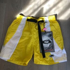 Corteiz Spring Shorts Yellow - Corteiz Spring Ashley Yellow. Helt nya och äkta, kvitto finns. Pris går att diskutera.