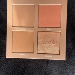 Caia palett  - Helt ny Caia palett i färgen CLASSY  Så fina färger o så bra! 