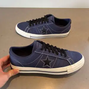 Säljer nu dessa Converse onestar, använda en gång så är i toppskick. Hör av er vid frågor! Pris kan diskuteras. 