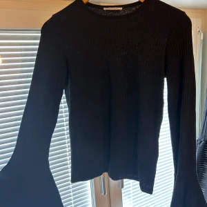 Tröja  - Tröja med volanger 