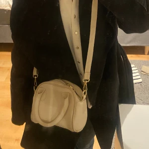 Söt väska!  - Aldrig använd, super fin!!💕