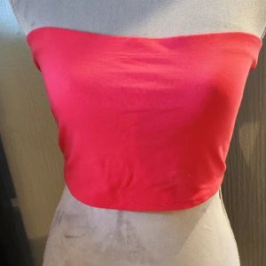 Tubtopp - Förstärkt tyg över bysten  Passar Stl S röd/korall