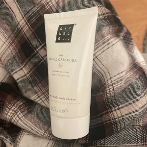 rituals body cream - använd en gång säljer pga gillar inte lukten, hör av er om intresse