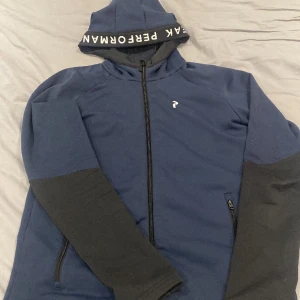 Peak performance  - Peak performance  Fint skick  Storlek 170 känns som S