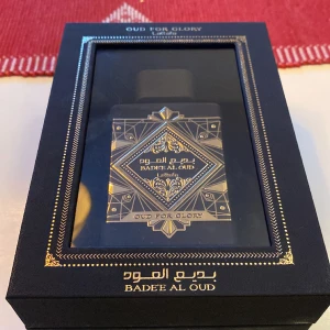 Lattafa oud for glory  - Lattafa oud for glory parfym helt oanvänd bara testad då den inte passade mig. Main notes på parymen: Saffran,nutmeg,lavendel,oud. 